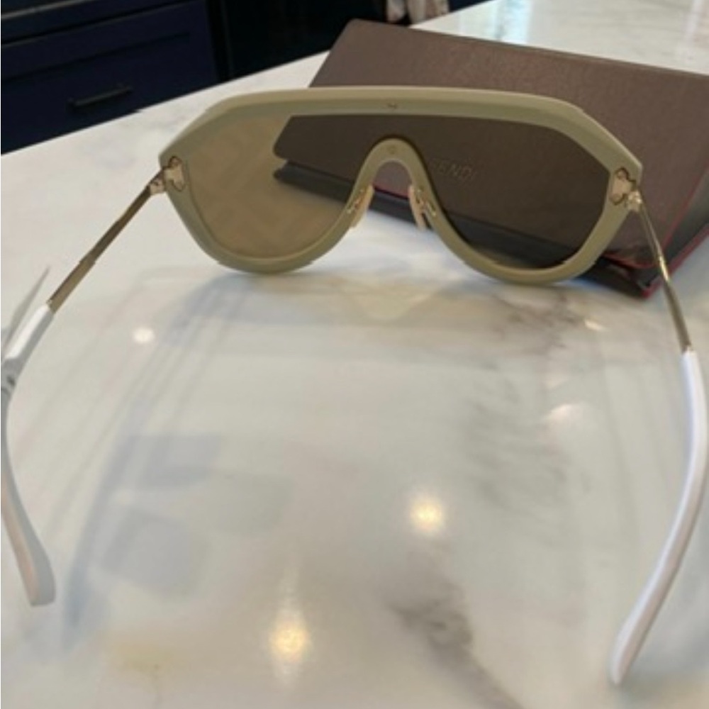 Fendi Shield Sunglasses with FF Monogram Brown Lenses - Picture 4 of 8